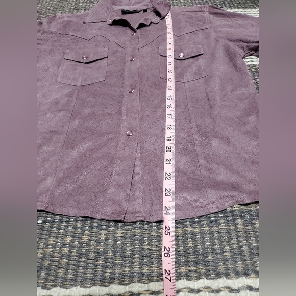 SUEDE Floral Embossed Top - Picture 9 of 11